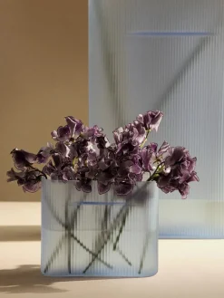 Ridge Vase, taupe frosted glass fra Muuto