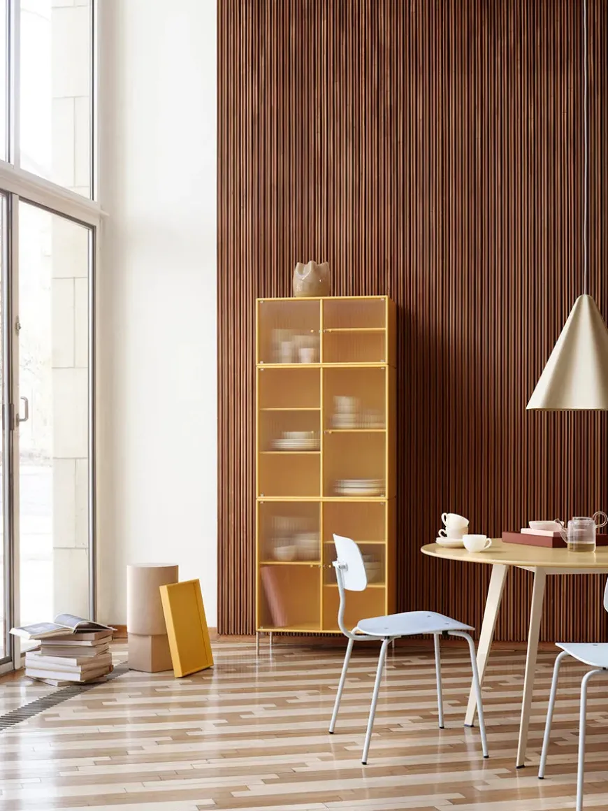 Ripple IV Vitrineskab, inkl. sokkel fra Montana