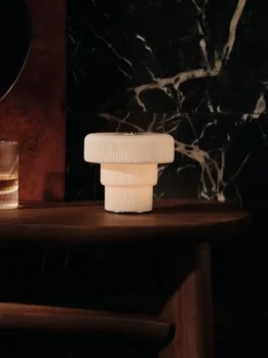 Ripple Portable Lamp White fra Ferm Living