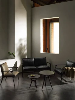 Rén Lounge sofa 2. pers sortmalet eg, sort læder fra Stellar Works