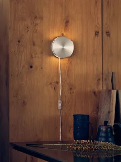 Rotate Wall Lamp fra Frandsen