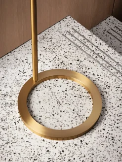 Sensorstyret håndsprit- og sæbedispenser, fritstående i sort fra VOLA