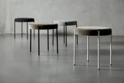 Serie 430 skammel, sort af Verner Panton