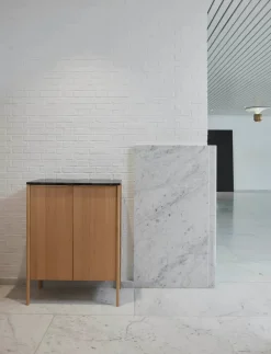 Skagerak Jut High Cabinet fra Fritz Hansen
