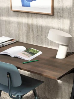 Slant bordlampe fra Hay