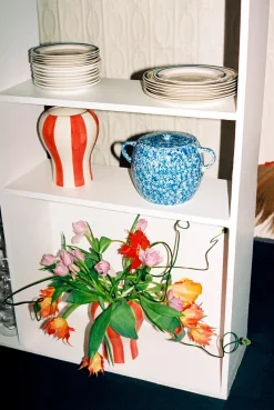 Sobremesa stripe vase fra Hay