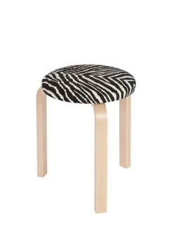 Stool 60, honey stained birk fra Artek