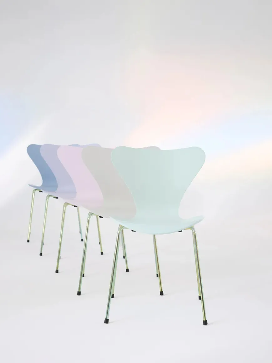 70th Anniversary Edition 3107 Spisebordsstol, 7:14 AM Violet af Arne Jacobsen