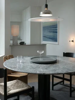 The Eight Over Eight Lamp Large, beige travertine fra Louise Roe