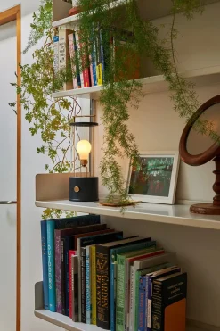 The Muse Portable Lampe, Hackles Black fra Tala