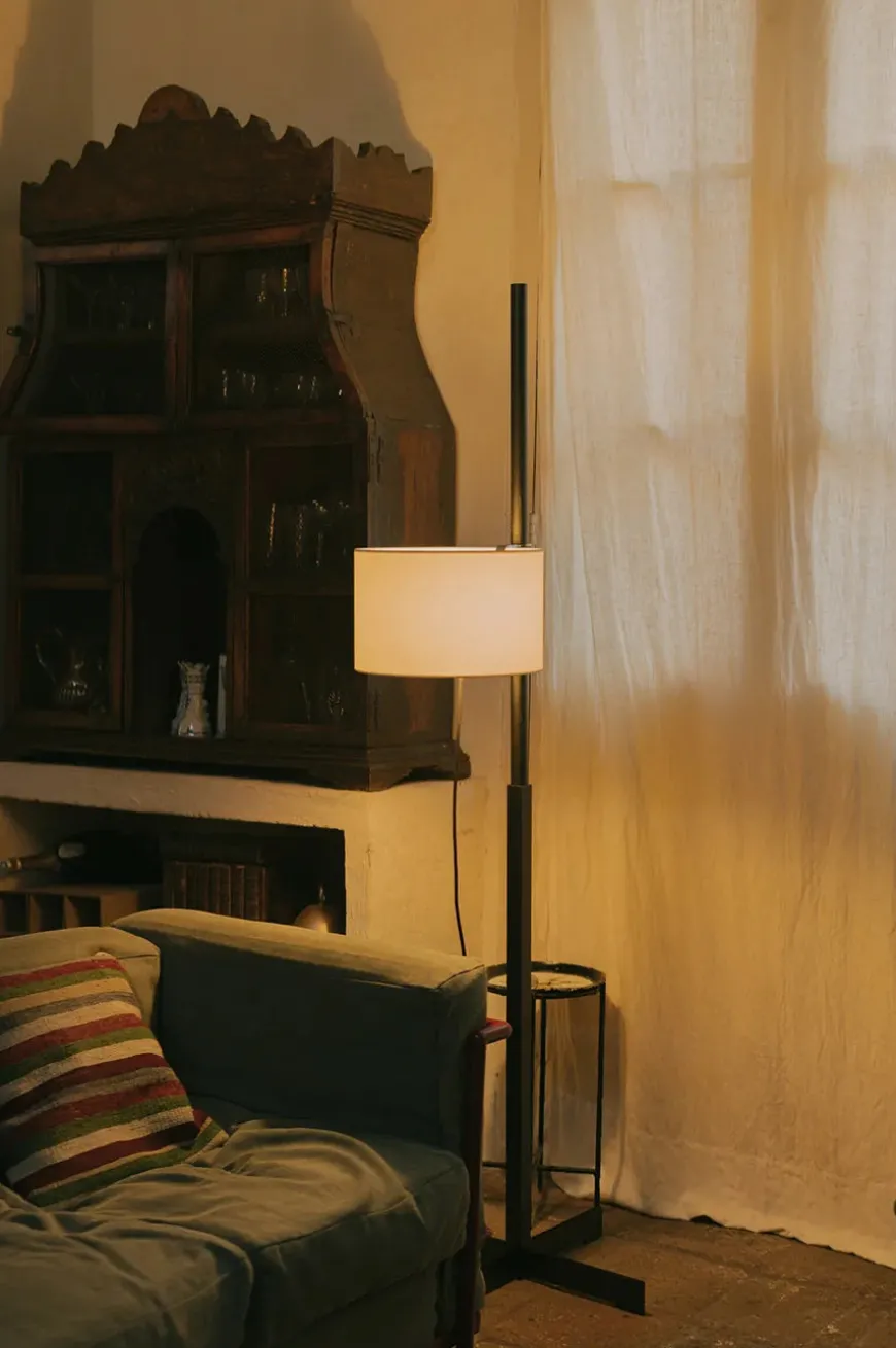 TMM Gulvlampe, sort eg fra Santa and Cole