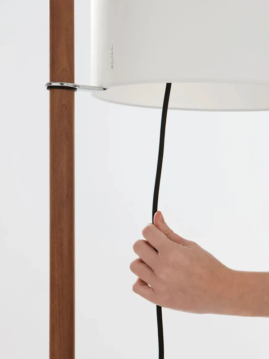 TMM Gulvlampe, valnød fra Santa and Cole