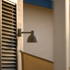 Toldbod 155 væglampe fra Louis Poulsen