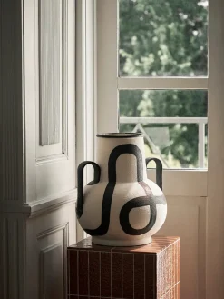 Trace Vase fra Ferm Living