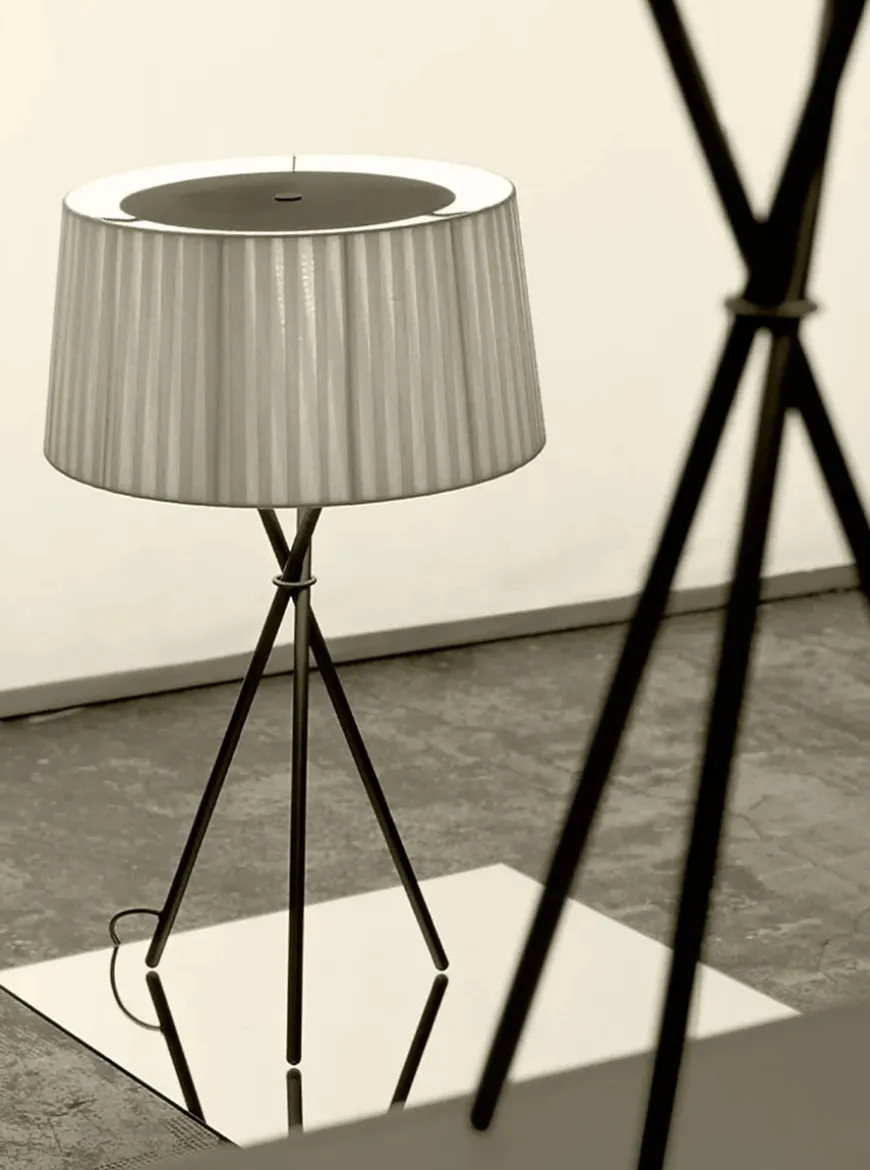 Tripode Bordlampe, sort fra Santa and Cole