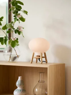 U6 Mini Hiti Bordlampe, opalt glas/valnød fra FDB Møbler