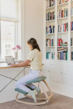 Variable Balans Stol, light brown wood/reflect 984 fra Variér