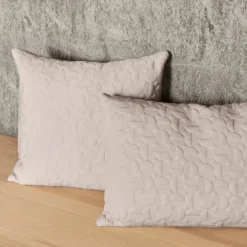 Vertigo Pude 50x50 i sand af Arne Jacobsen