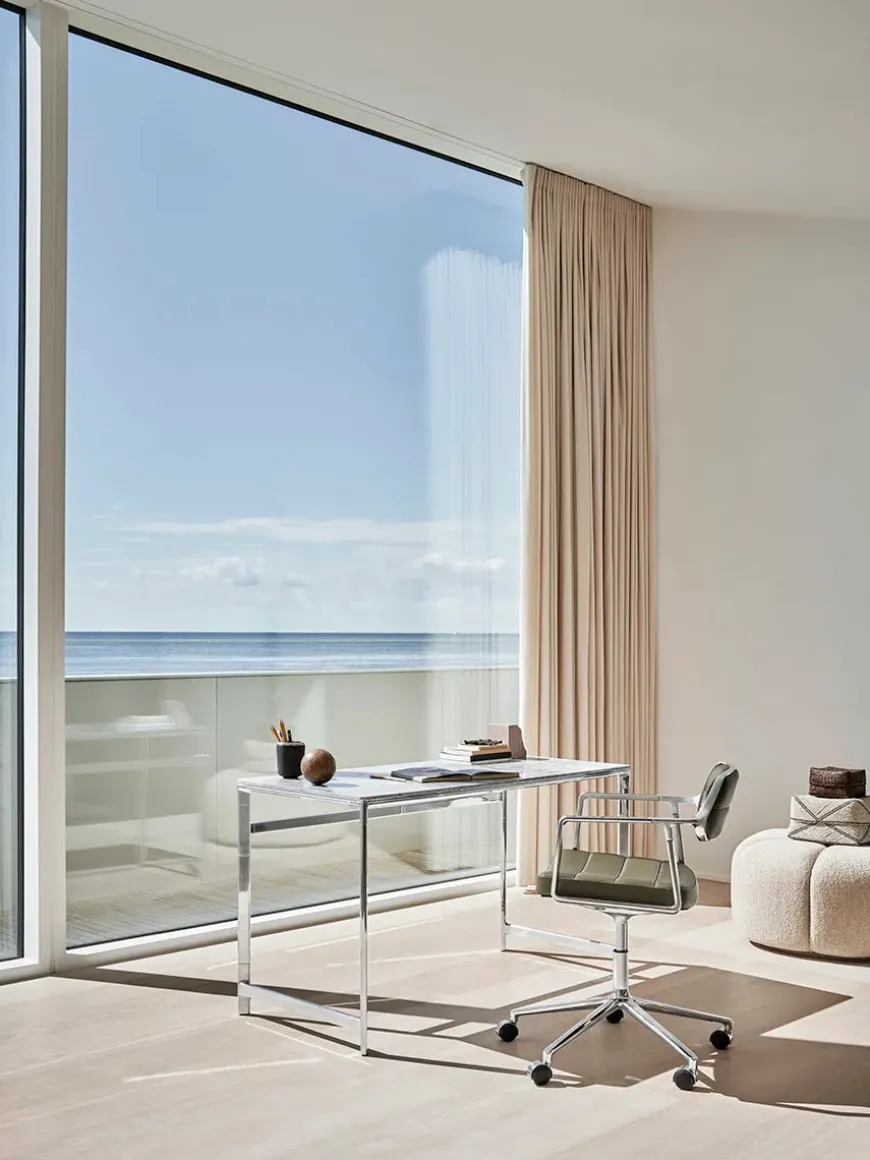 VIPP453 Swivel+ Chair, bosco grøn læder fra Vipp