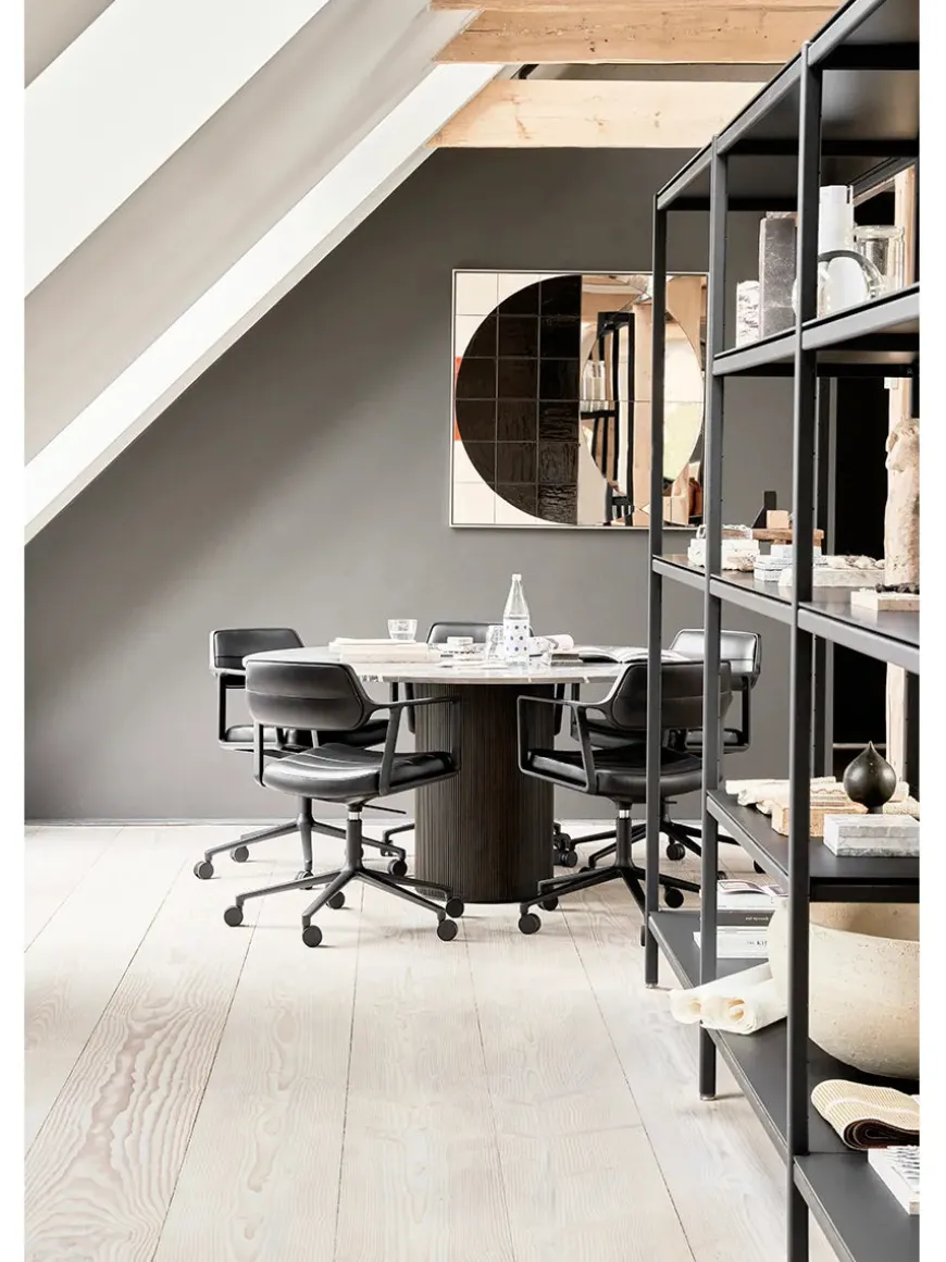 VIPP453 Swivel+ Chair, bosco grøn læder fra Vipp