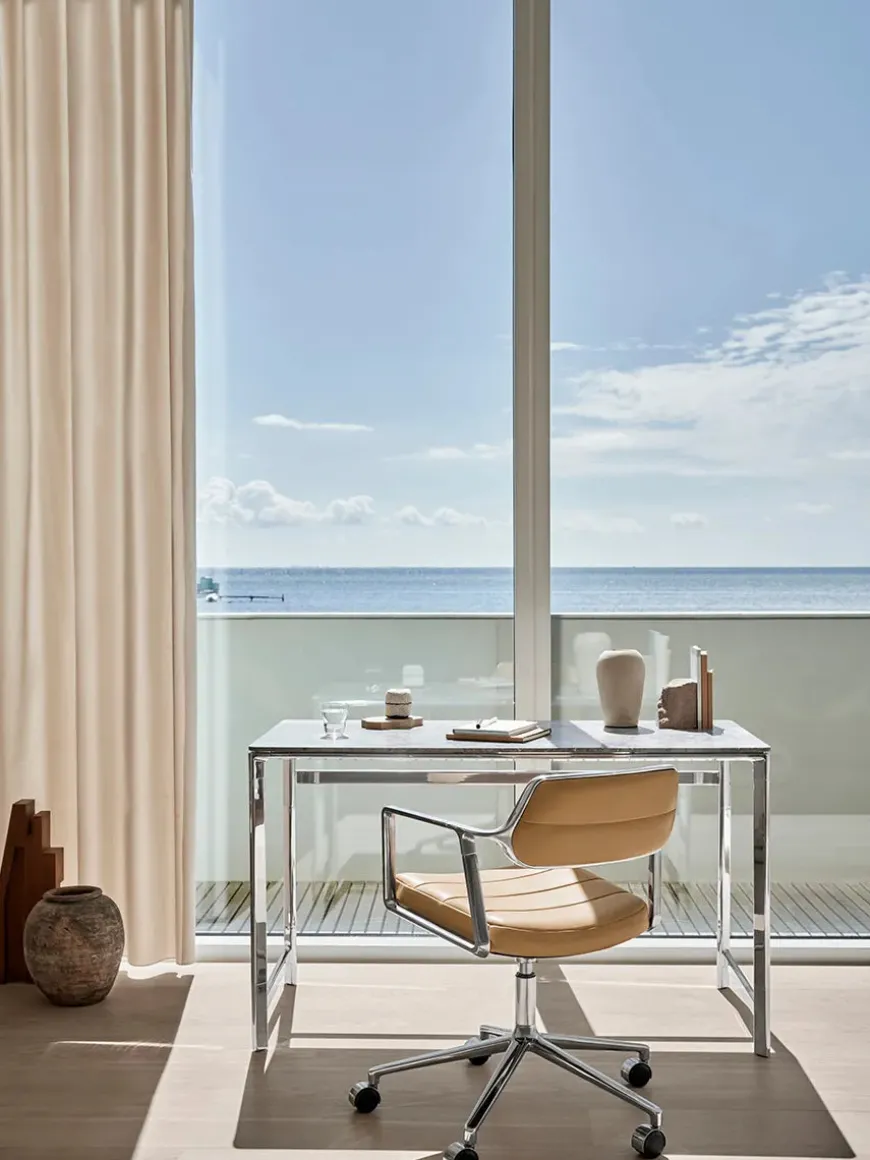 VIPP453 Swivel+ Chair m/hjul, bosco grøn læder fra Vipp