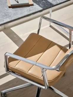 VIPP453 Swivel+ Chair m/hjul, bosco grøn læder fra Vipp