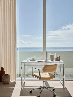 VIPP453 Swivel+ Chair m/hjul, sort læder fra Vipp