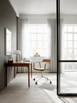 VIPP452 Swivel Chair m/hjul, sort læder fra Vipp