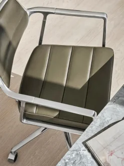 VIPP453 Swivel+ Chair, sort læder fra Vipp