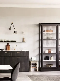 Vitrineskab Classic V2, sort fra Lindebjerg Design