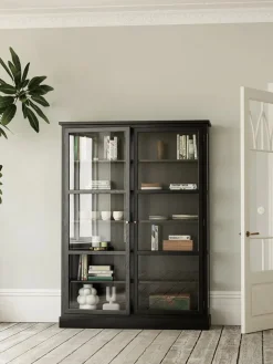 Vitrineskab N2, dark oak fra Lindebjerg Design