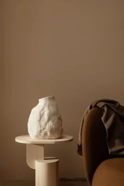 Vulca Medium vase, Off-white Stone fra Ferm Living