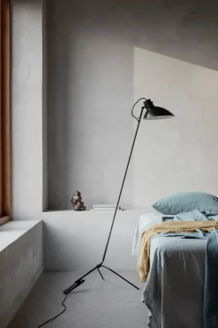 VV Cinquanta gulvlampe fra Astep