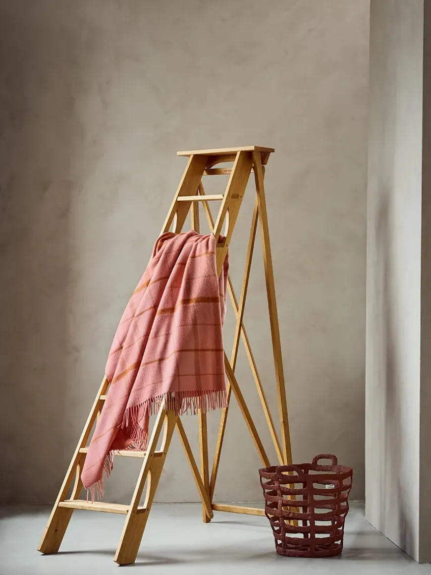 Warp & Weft Plaid, raw white/lilac fra Silkeborg Uldspinderi