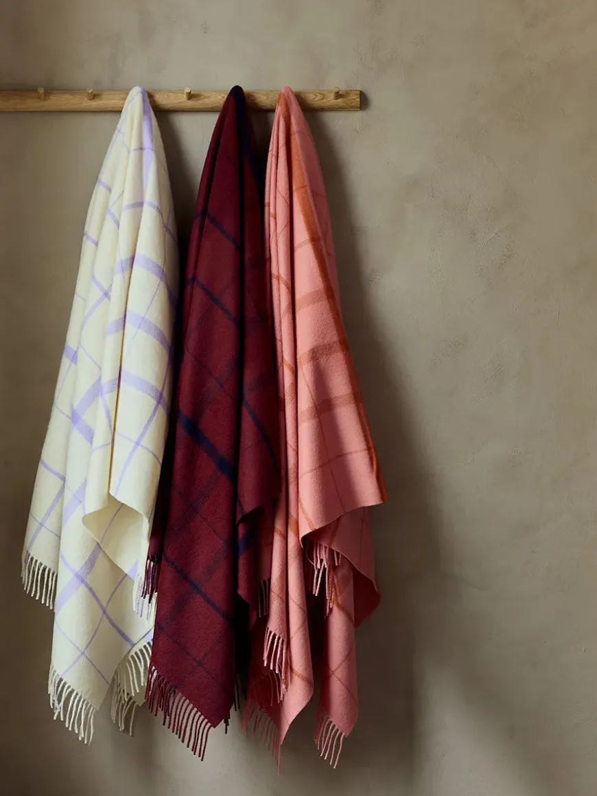 Warp & Weft Plaid, raw white/lilac fra Silkeborg Uldspinderi