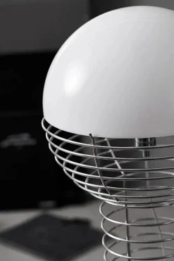 Wire gulvlampe af Verner Panton