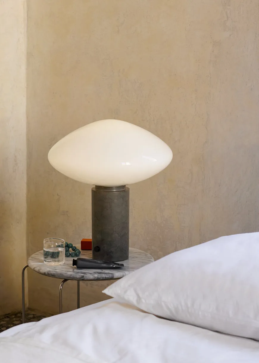 Wire Stool Marble Top fra &Tradition