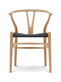 Y-stol CH24, Bøg sæbe med sort flet af Hans J. Wegner