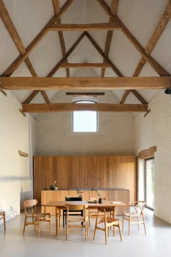 Y-stol CH24, Eg hvidolie af Hans J. Wegner