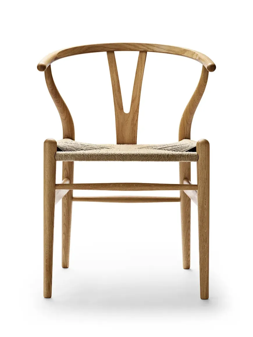 Y-stol CH24, Eg hvidolie af Hans J. Wegner