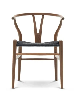 Y-stol CH24, Eg røget olie med sort flet af Hans J. Wegner