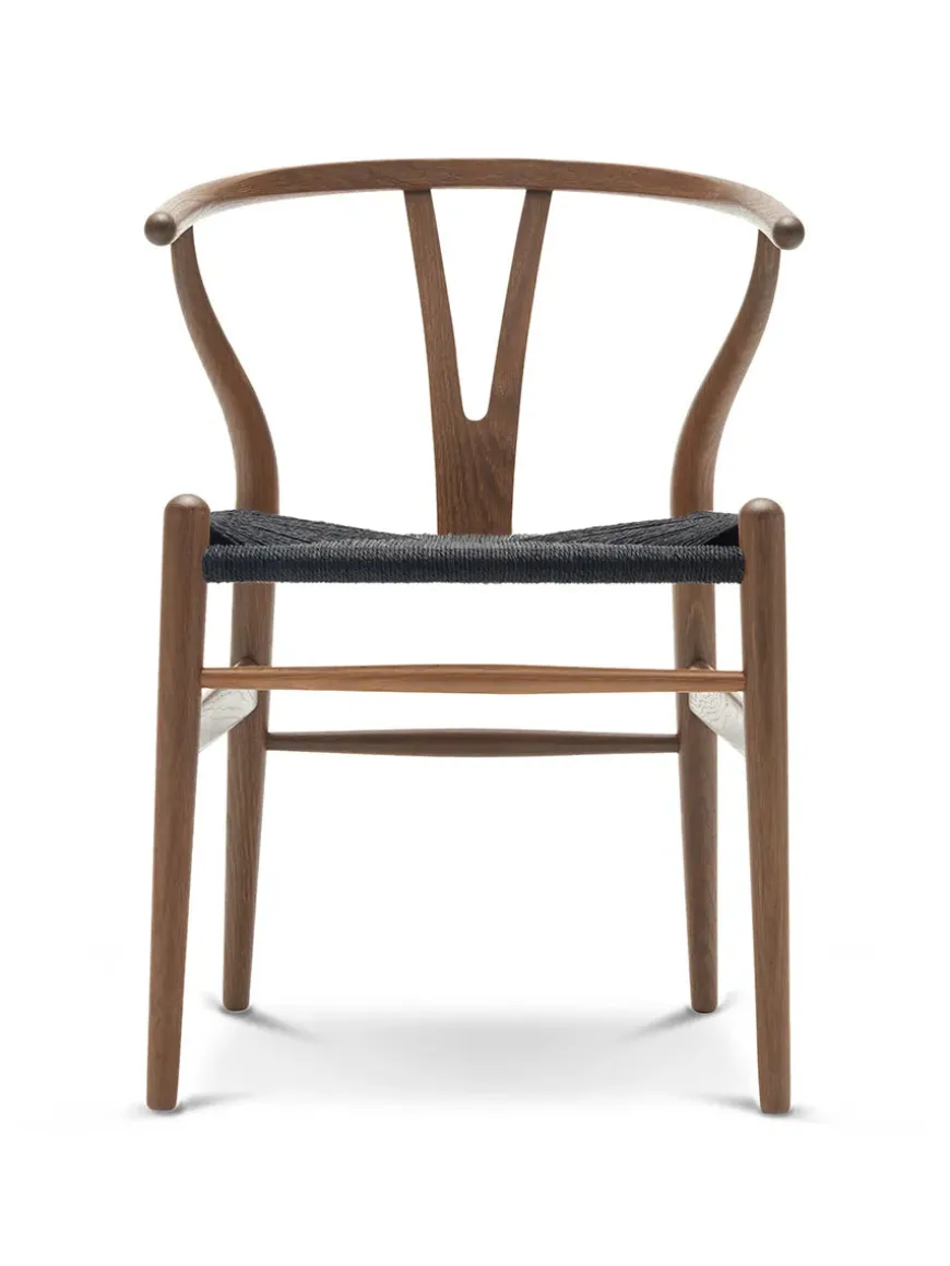 Y-stol CH24, Eg røget olie med sort flet af Hans J. Wegner