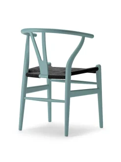 Y-stol CH24 Soft Pewter med sort flet af Hans J. Wegner