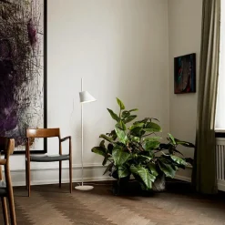 Yuh gulvlampe fra Louis Poulsen